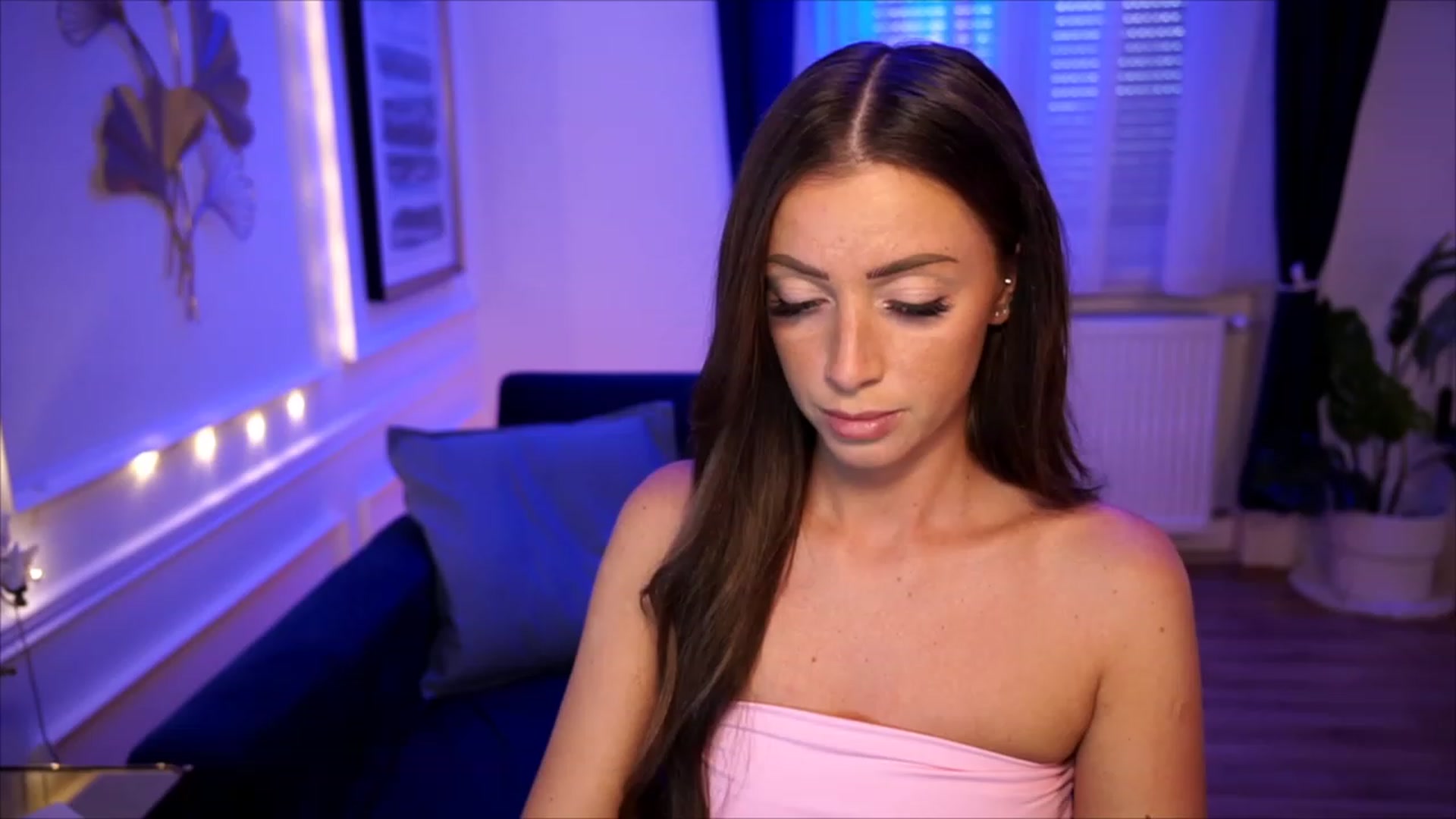 Gallery image thumbnail from emma_ruby's myfreecams stream on, 07/05/2023, 18:12 image 6 of 20