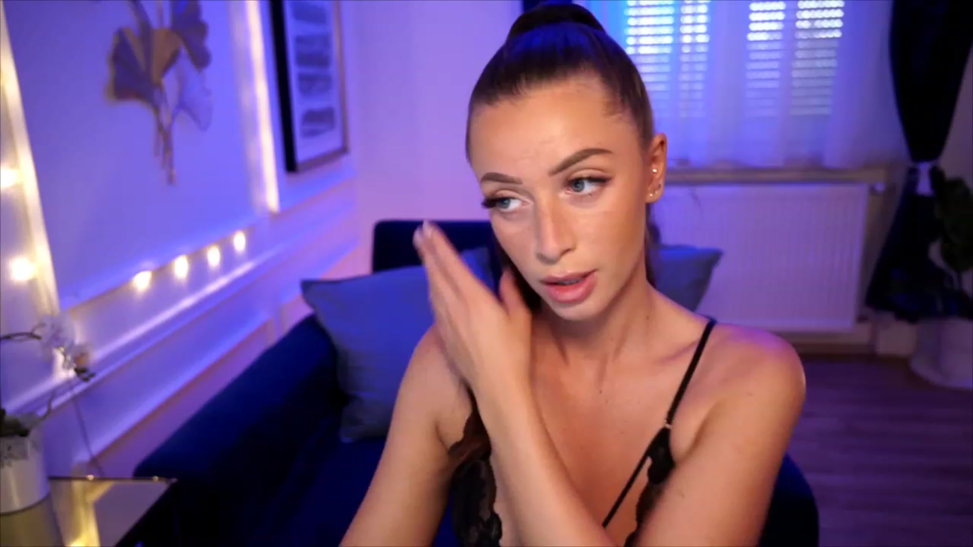 Gallery image thumbnail from emma_ruby's myfreecams stream on, 07/07/2023, 17:33 image 2 of 20
