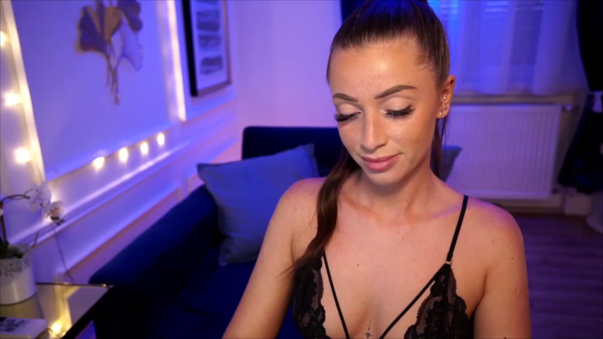 Gallery image thumbnail from emma_ruby's myfreecams stream on, 07/07/2023, 19:25 image 5 of 20