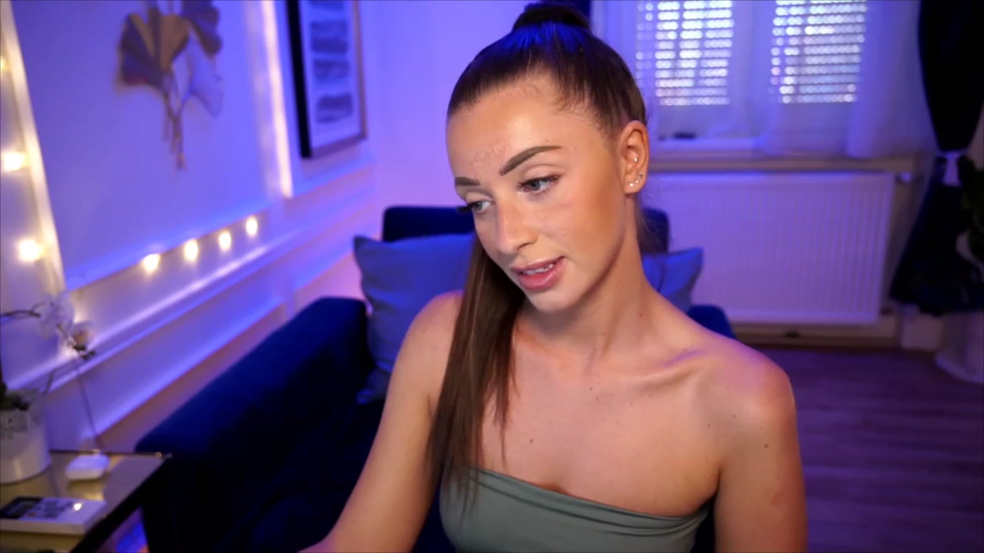 Gallery image thumbnail from emma_ruby's myfreecams stream on, 07/08/2023, 09:25 image 10 of 20