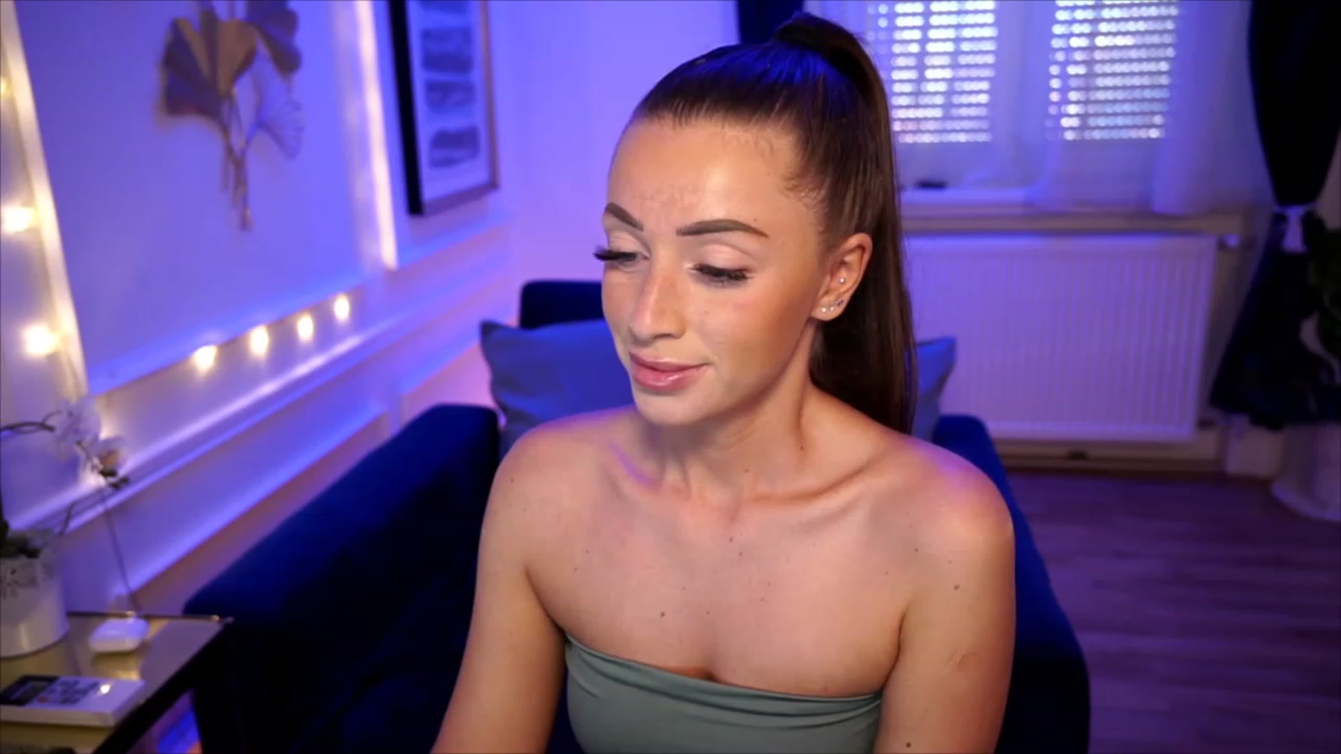 Gallery image thumbnail from emma_ruby's myfreecams stream on, 07/08/2023, 09:25 image 2 of 20