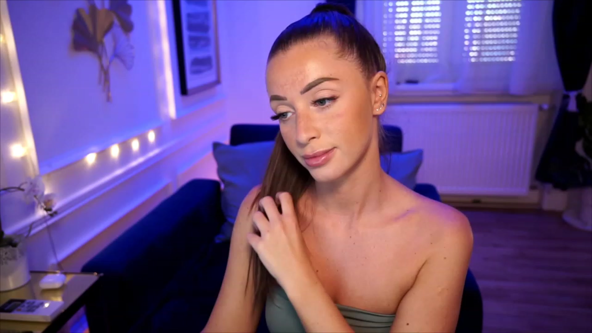 Gallery image thumbnail from emma_ruby's myfreecams stream on, 07/08/2023, 09:25 image 4 of 20