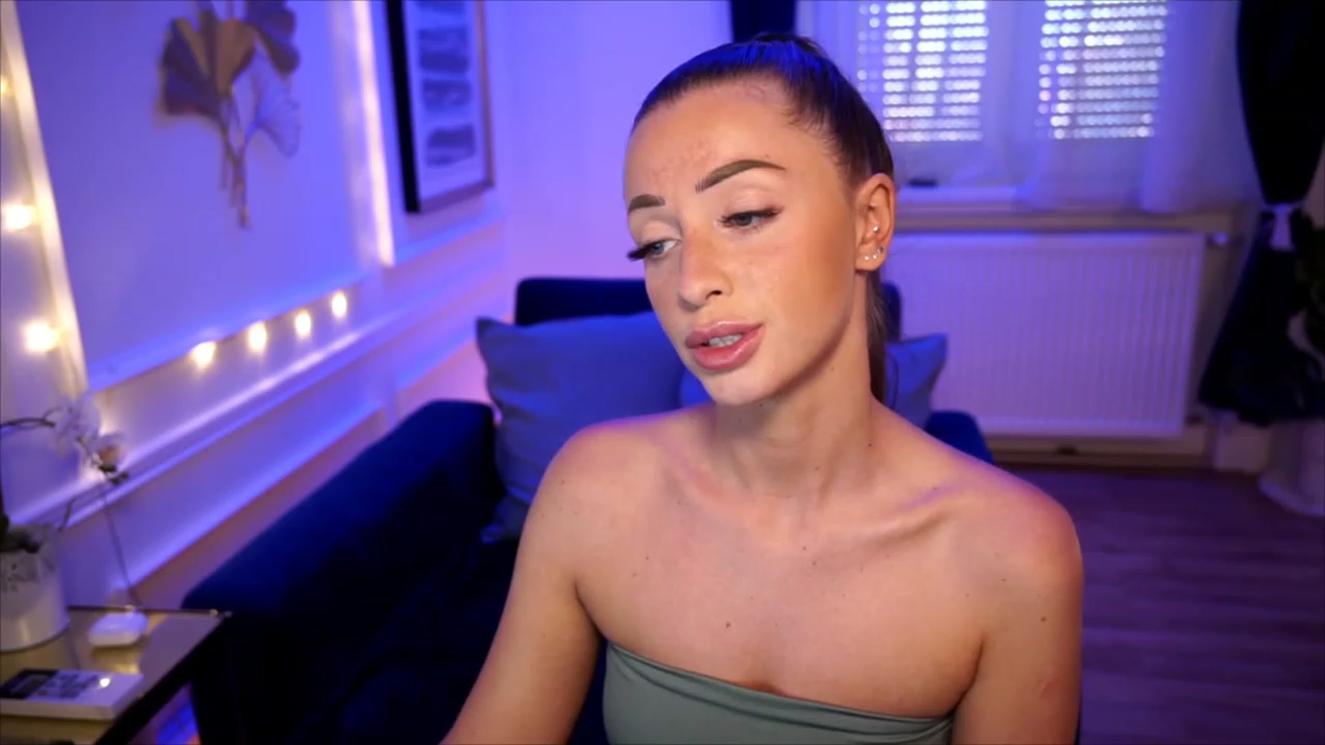 Gallery image thumbnail from emma_ruby's myfreecams stream on, 07/08/2023, 09:25 image 16 of 20