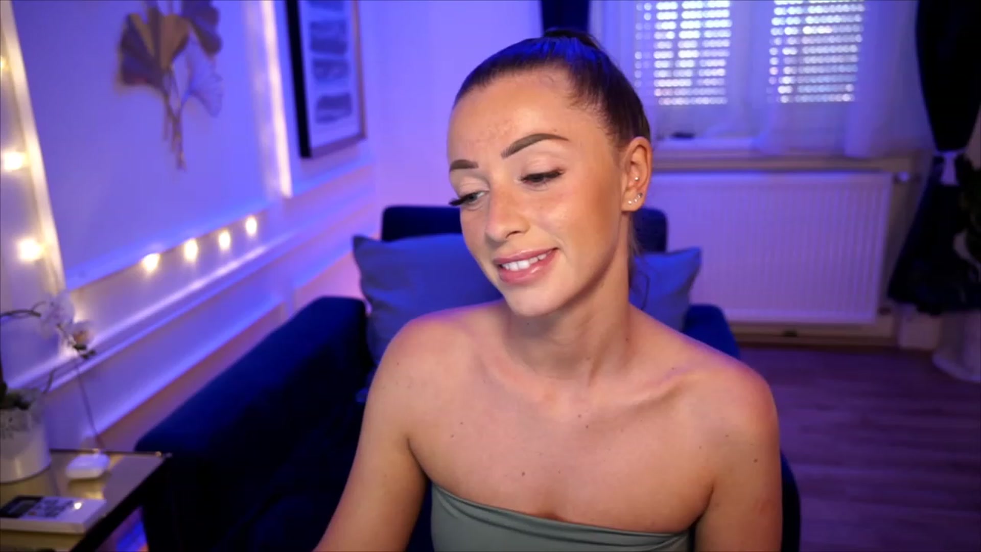 Gallery image thumbnail from emma_ruby's myfreecams stream on, 07/08/2023, 09:25 image 14 of 20