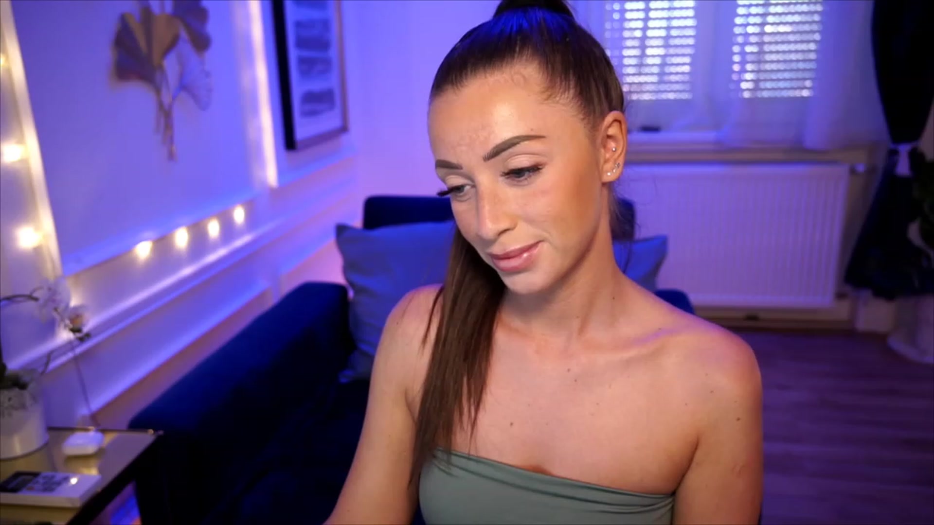 Gallery image thumbnail from emma_ruby's myfreecams stream on, 07/08/2023, 09:25 image 6 of 20