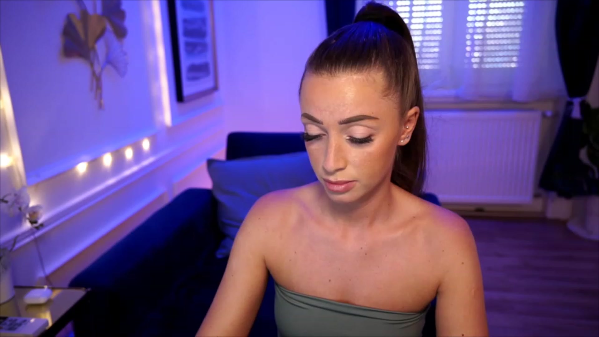 Gallery image thumbnail from emma_ruby's myfreecams stream on, 07/08/2023, 11:03 image 12 of 20