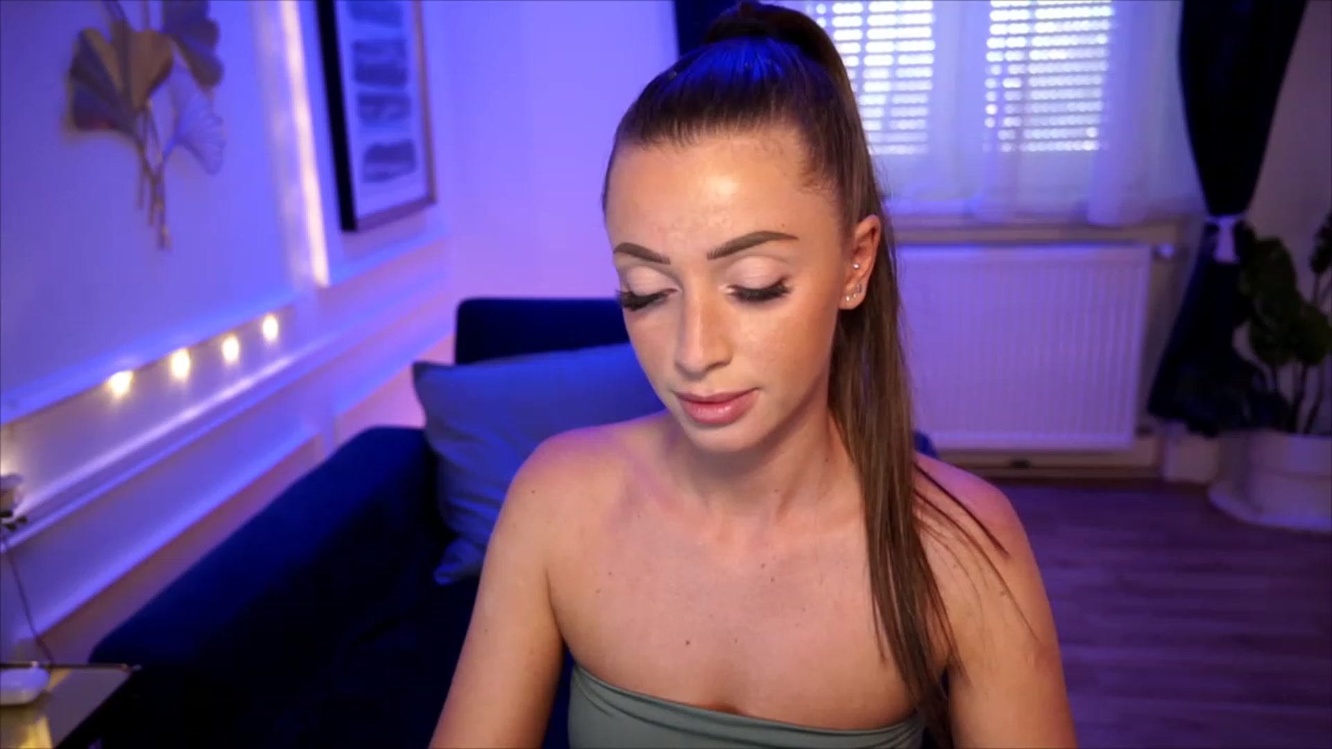 Gallery image thumbnail from emma_ruby's myfreecams stream on, 07/08/2023, 11:38 image 16 of 20