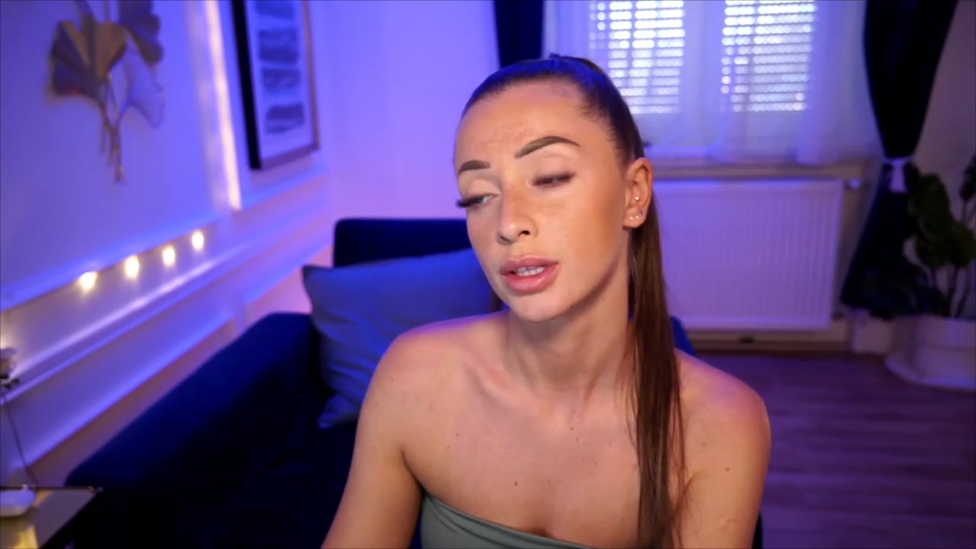 Gallery image thumbnail from emma_ruby's myfreecams stream on, 07/08/2023, 11:38 image 19 of 20