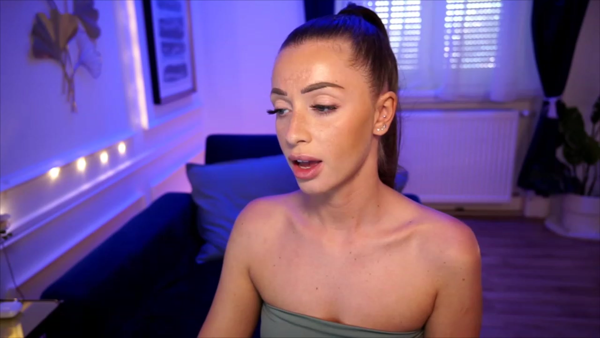 Gallery image thumbnail from emma_ruby's myfreecams stream on, 07/08/2023, 11:38 image 15 of 20