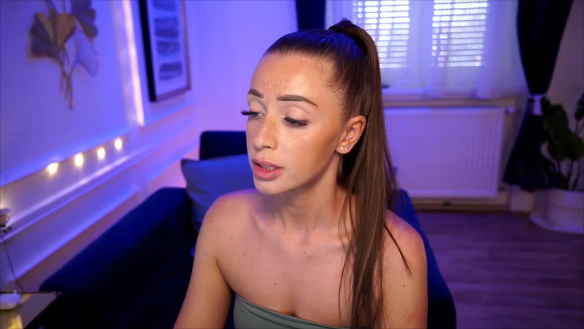 Gallery image thumbnail from emma_ruby's myfreecams stream on, 07/08/2023, 11:38 image 18 of 20
