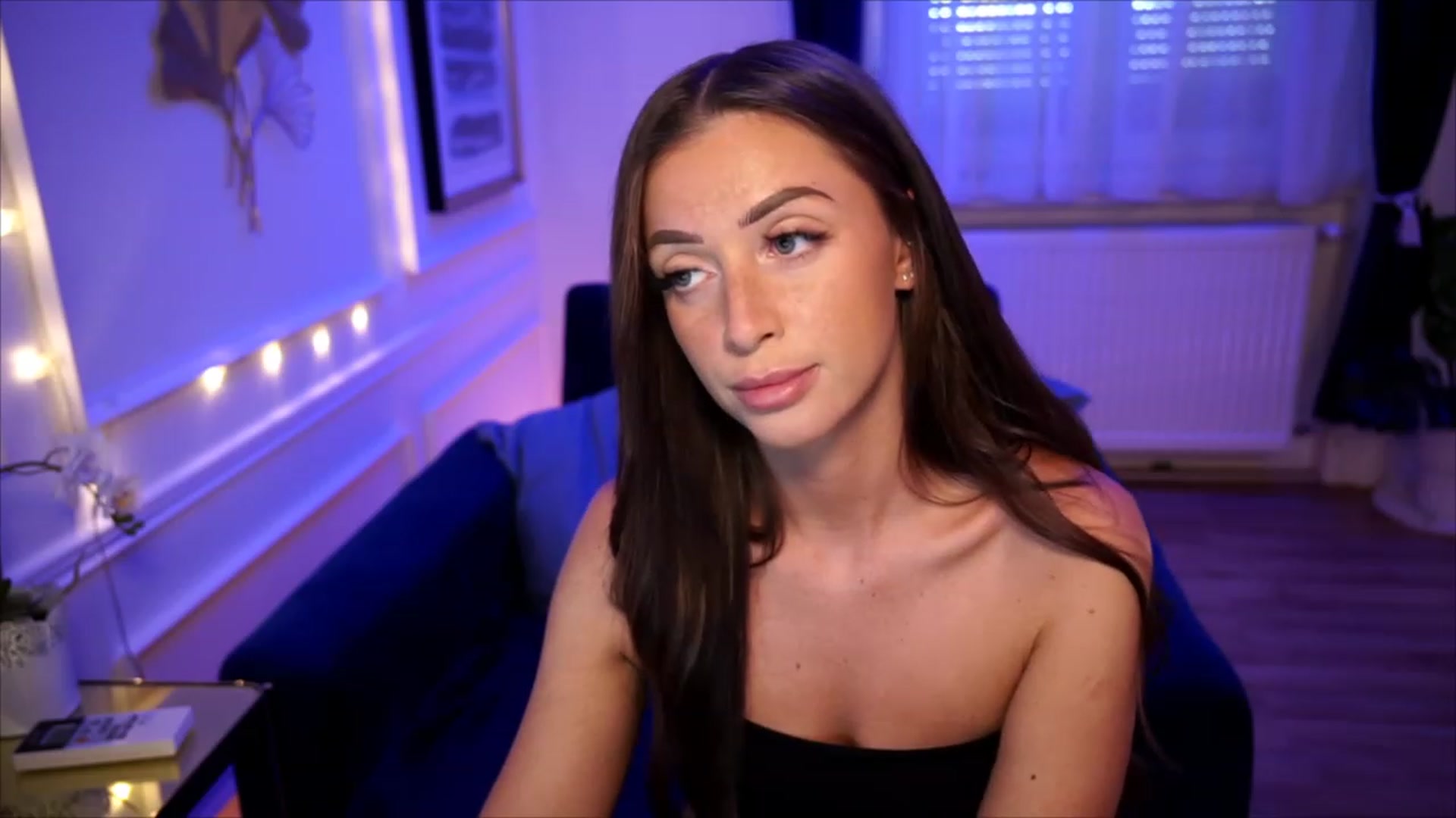 Gallery image thumbnail from emma_ruby's myfreecams stream on, 07/09/2023, 13:03 image 12 of 20