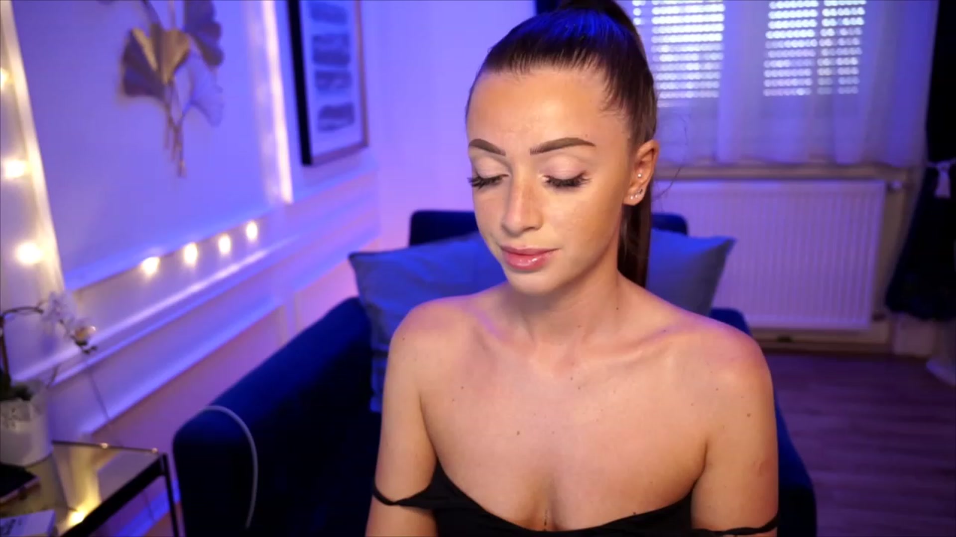 Gallery image thumbnail from emma_ruby's myfreecams stream on, 07/12/2023, 11:41 image 1 of 20