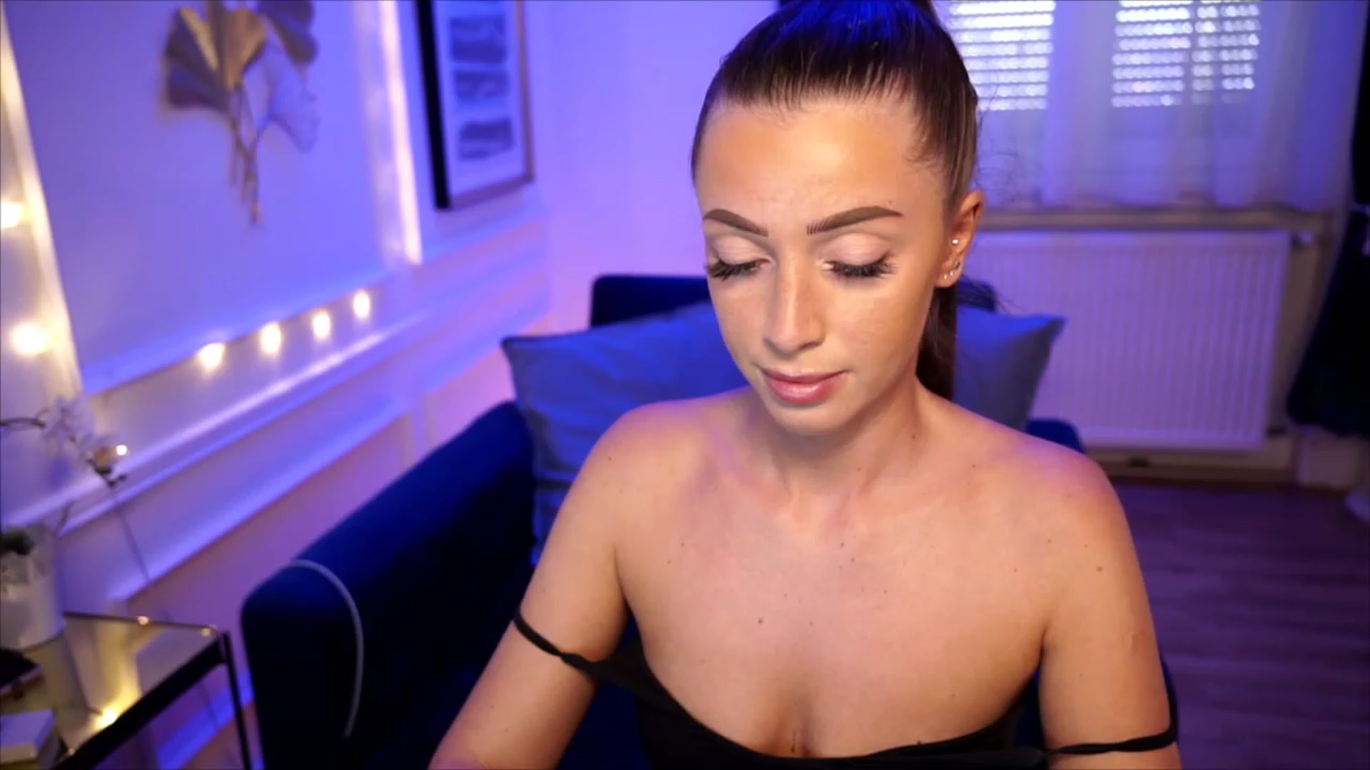 Gallery image thumbnail from emma_ruby's myfreecams stream on, 07/12/2023, 11:41 image 15 of 20