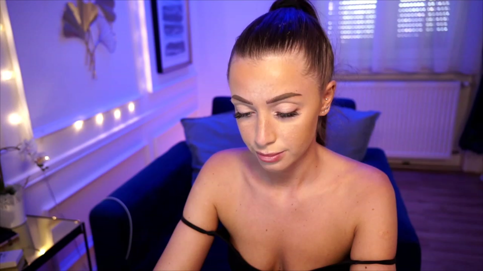 Gallery image thumbnail from emma_ruby's myfreecams stream on, 07/12/2023, 11:41 image 17 of 20