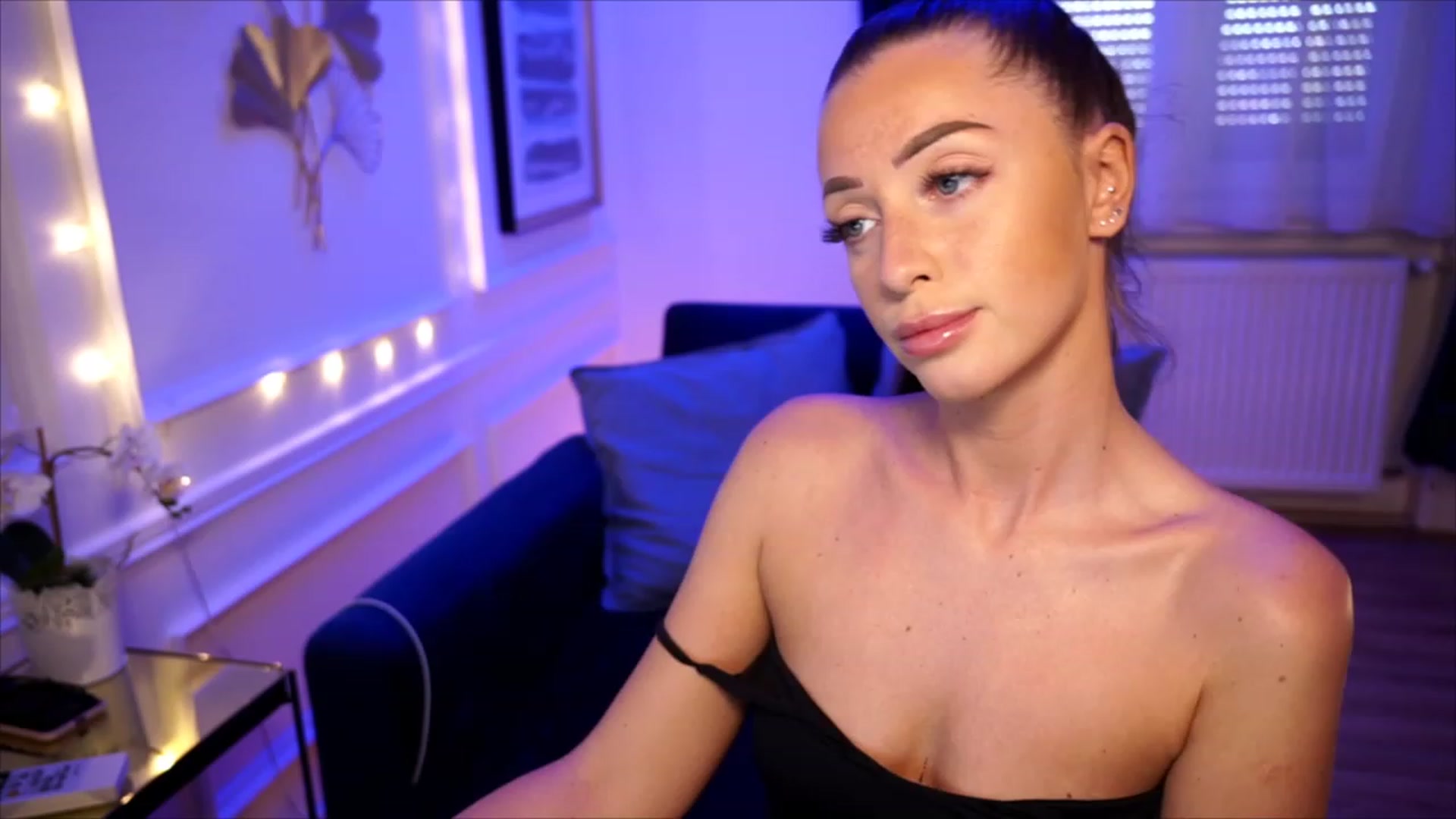 Gallery image thumbnail from emma_ruby's myfreecams stream on, 07/12/2023, 11:41 image 3 of 20