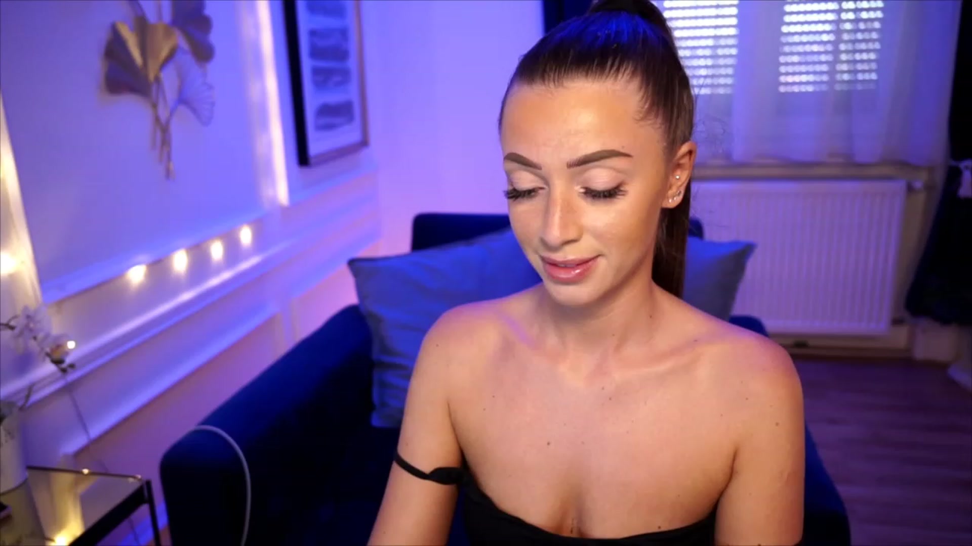 Gallery image thumbnail from emma_ruby's myfreecams stream on, 07/12/2023, 11:41 image 10 of 20