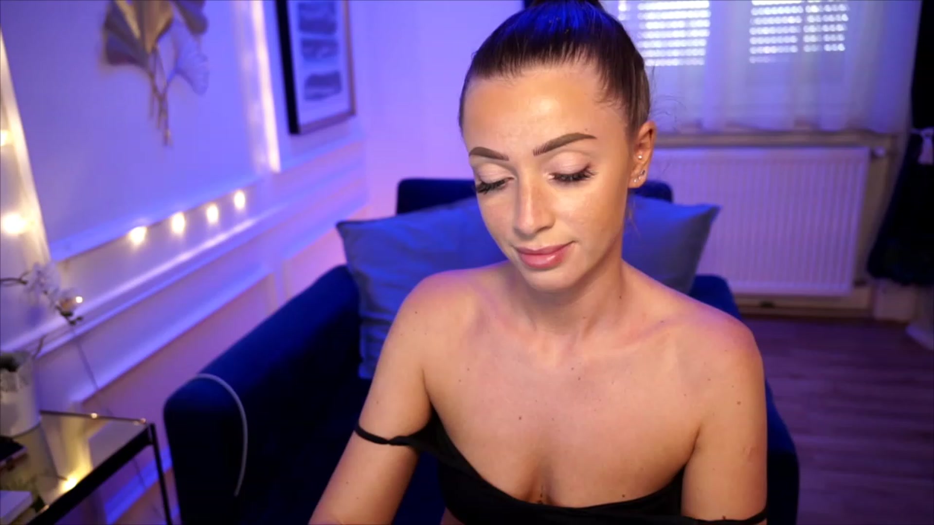 Gallery image thumbnail from emma_ruby's myfreecams stream on, 07/12/2023, 12:18 image 17 of 20