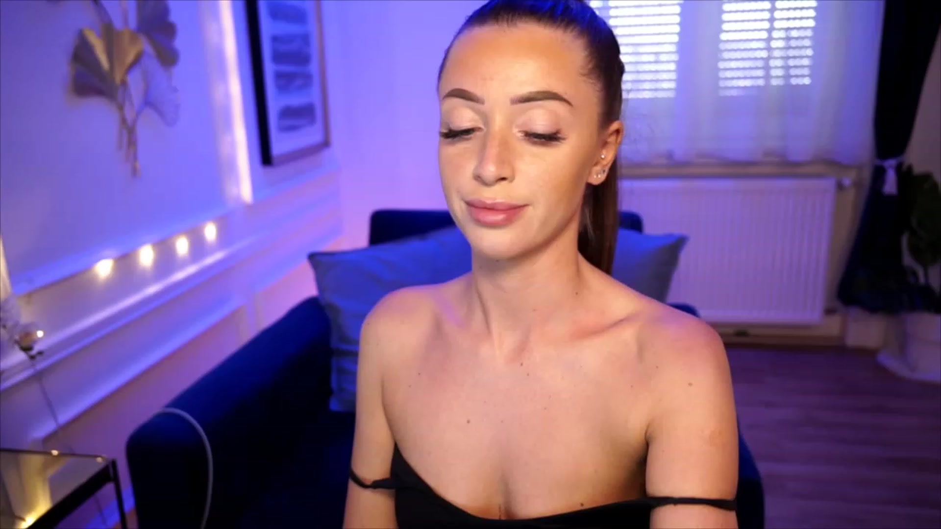 Gallery image thumbnail from emma_ruby's myfreecams stream on, 07/12/2023, 12:18 image 12 of 20