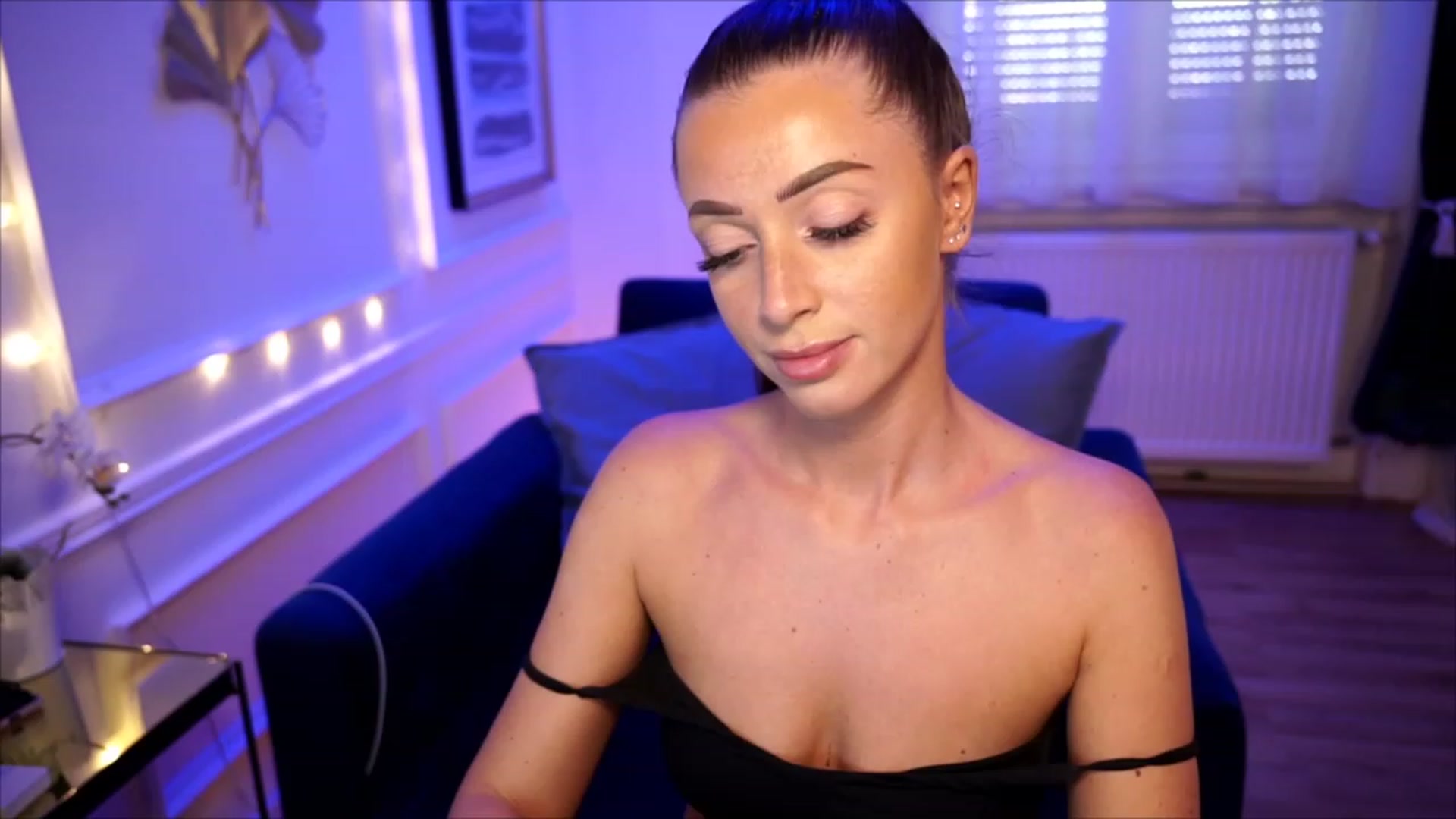 Gallery image thumbnail from emma_ruby's myfreecams stream on, 07/12/2023, 12:18 image 16 of 20