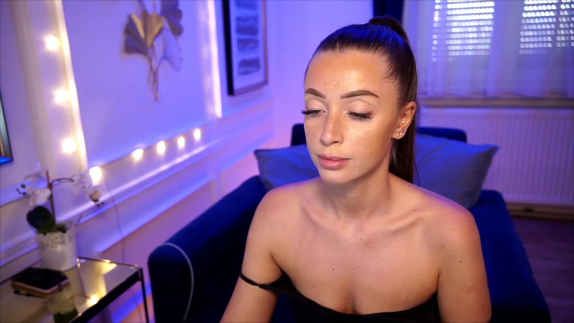 Gallery image thumbnail from emma_ruby's myfreecams stream on, 07/12/2023, 13:51 image 8 of 20