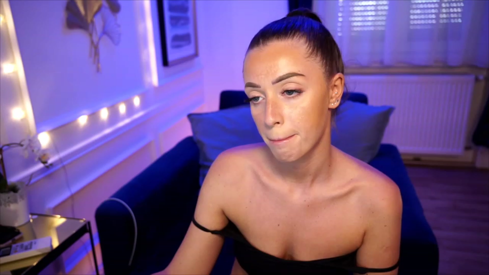 Gallery image thumbnail from emma_ruby's myfreecams stream on, 07/12/2023, 13:51 image 4 of 20