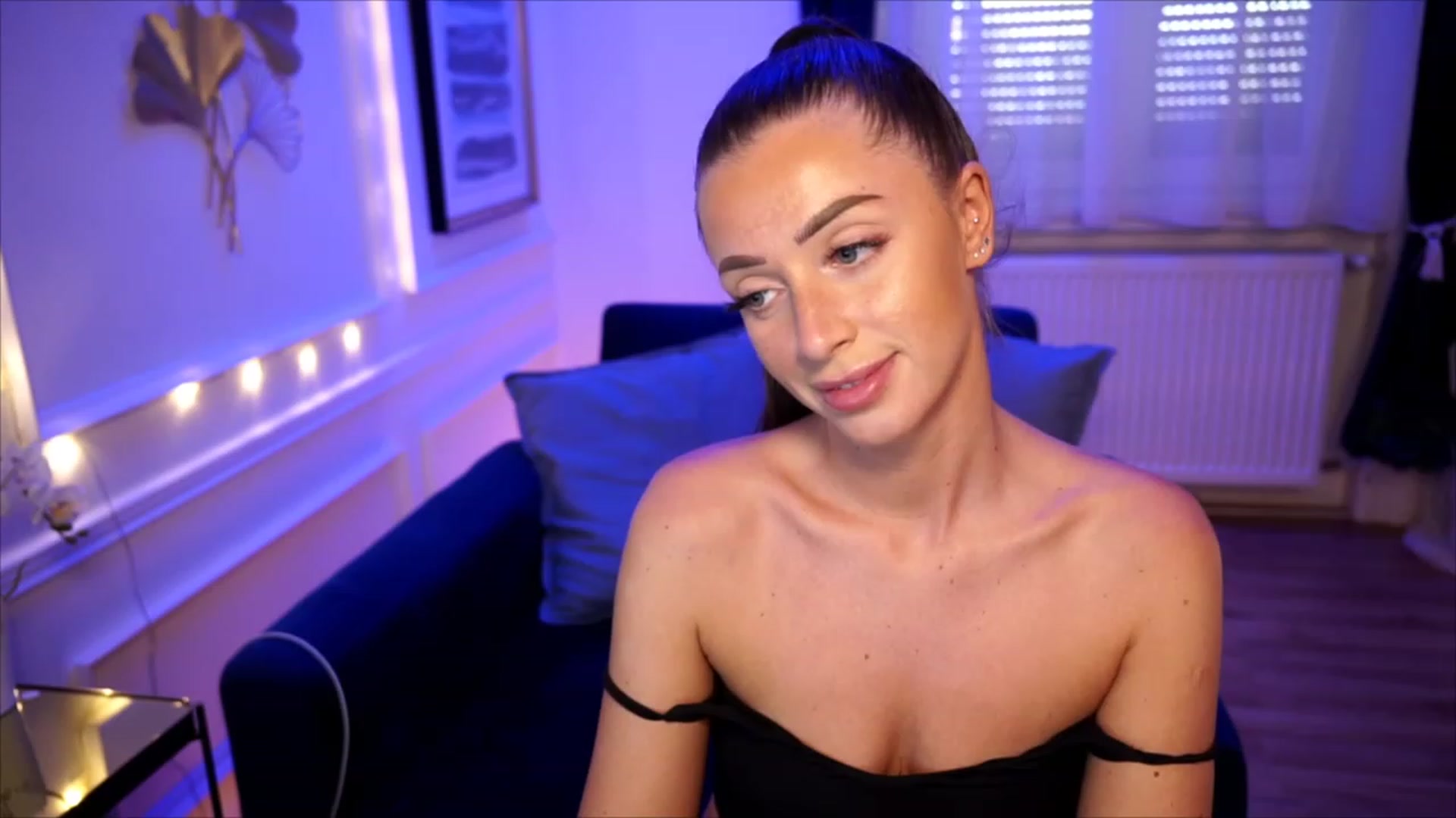 Gallery image thumbnail from emma_ruby's myfreecams stream on, 07/12/2023, 13:51 image 14 of 20