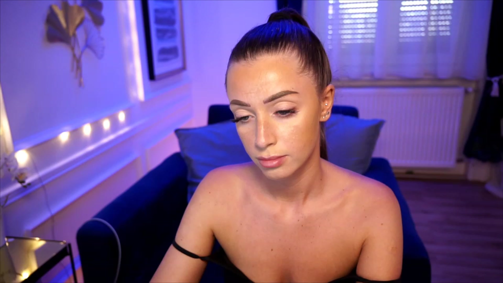 Gallery image thumbnail from emma_ruby's myfreecams stream on, 07/12/2023, 13:51 image 18 of 20