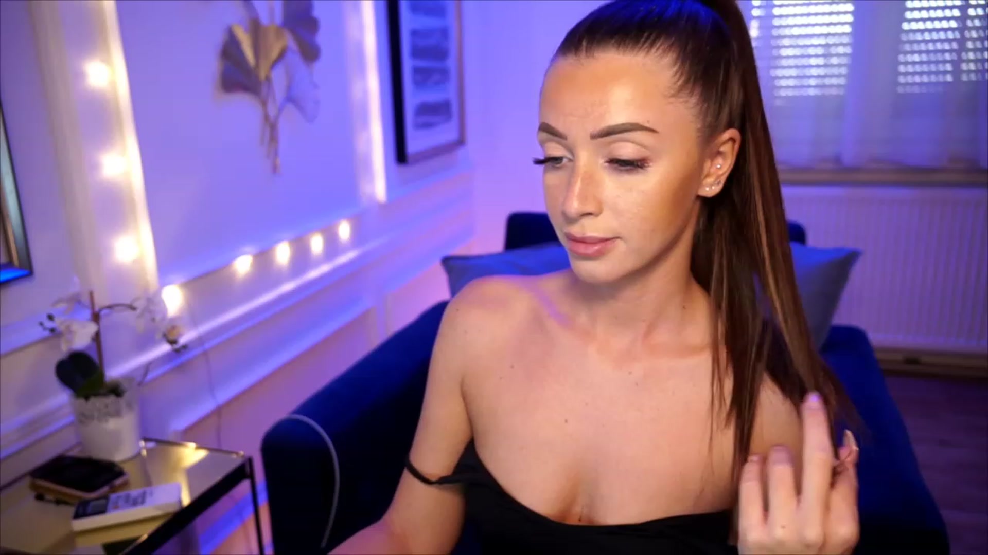 Gallery image thumbnail from emma_ruby's myfreecams stream on, 07/12/2023, 13:51 image 7 of 20