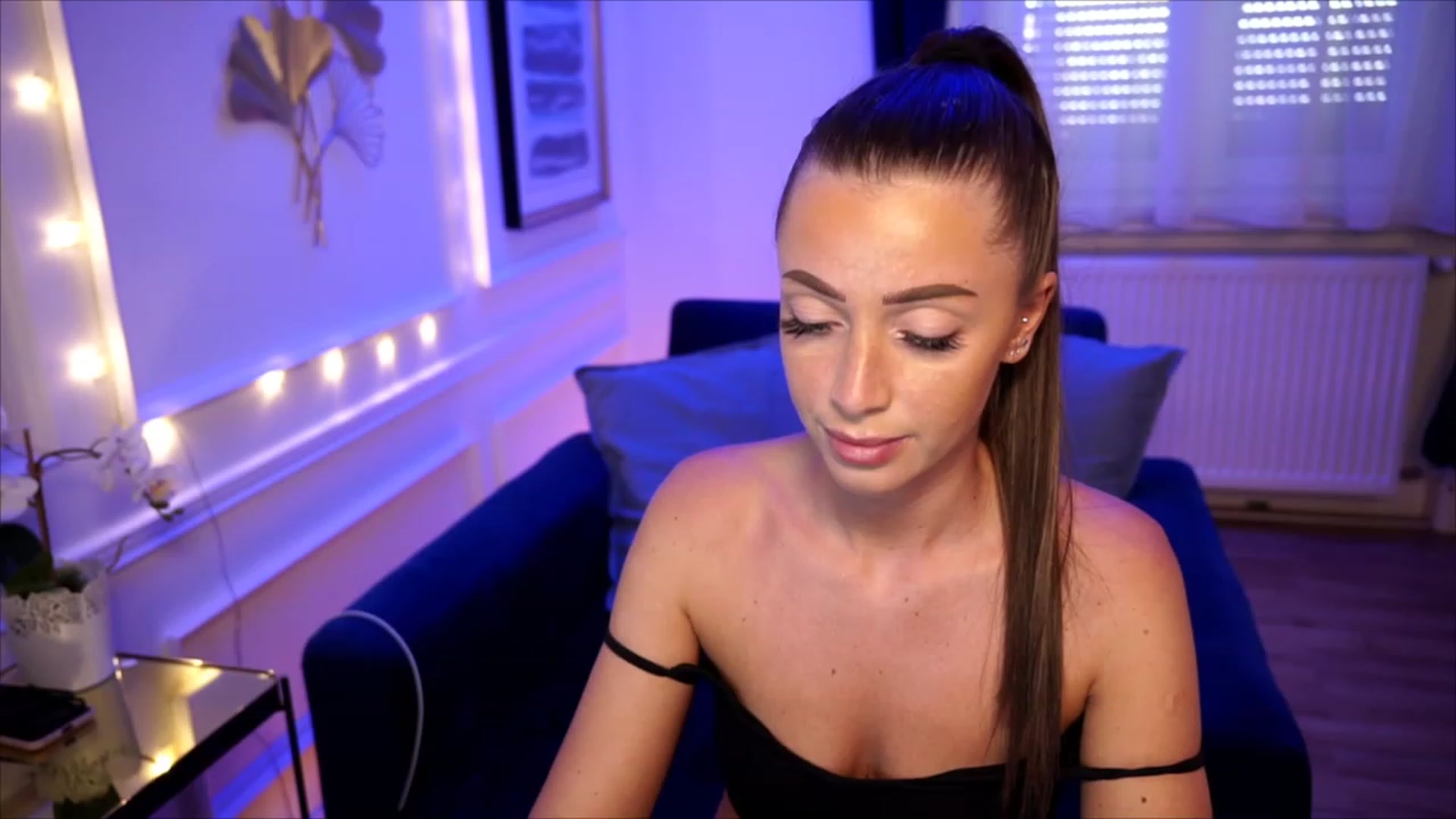 Gallery image thumbnail from emma_ruby's myfreecams stream on, 07/12/2023, 13:51 image 11 of 20