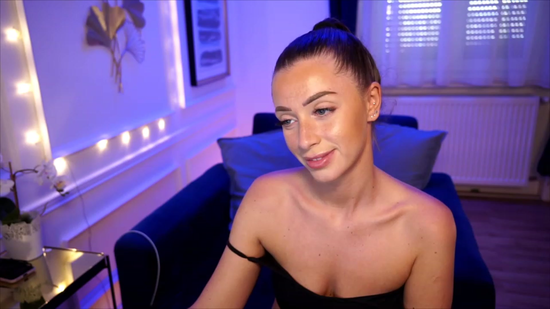 Gallery image thumbnail from emma_ruby's myfreecams stream on, 07/12/2023, 13:51 image 12 of 20