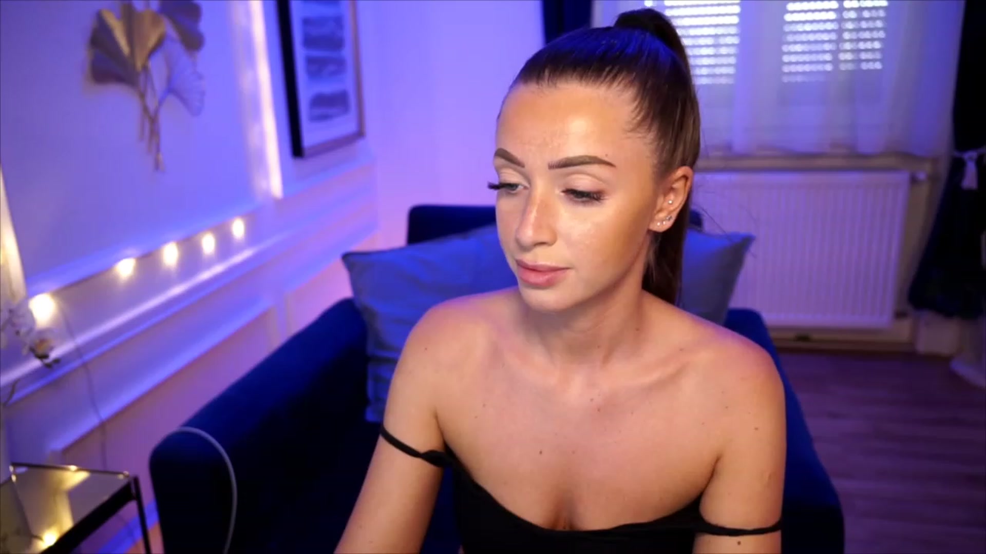 Gallery image thumbnail from emma_ruby's myfreecams stream on, 07/12/2023, 13:51 image 16 of 20