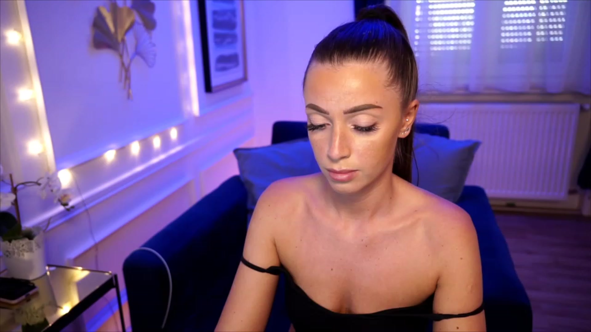 Gallery image thumbnail from emma_ruby's myfreecams stream on, 07/12/2023, 13:51 image 10 of 20