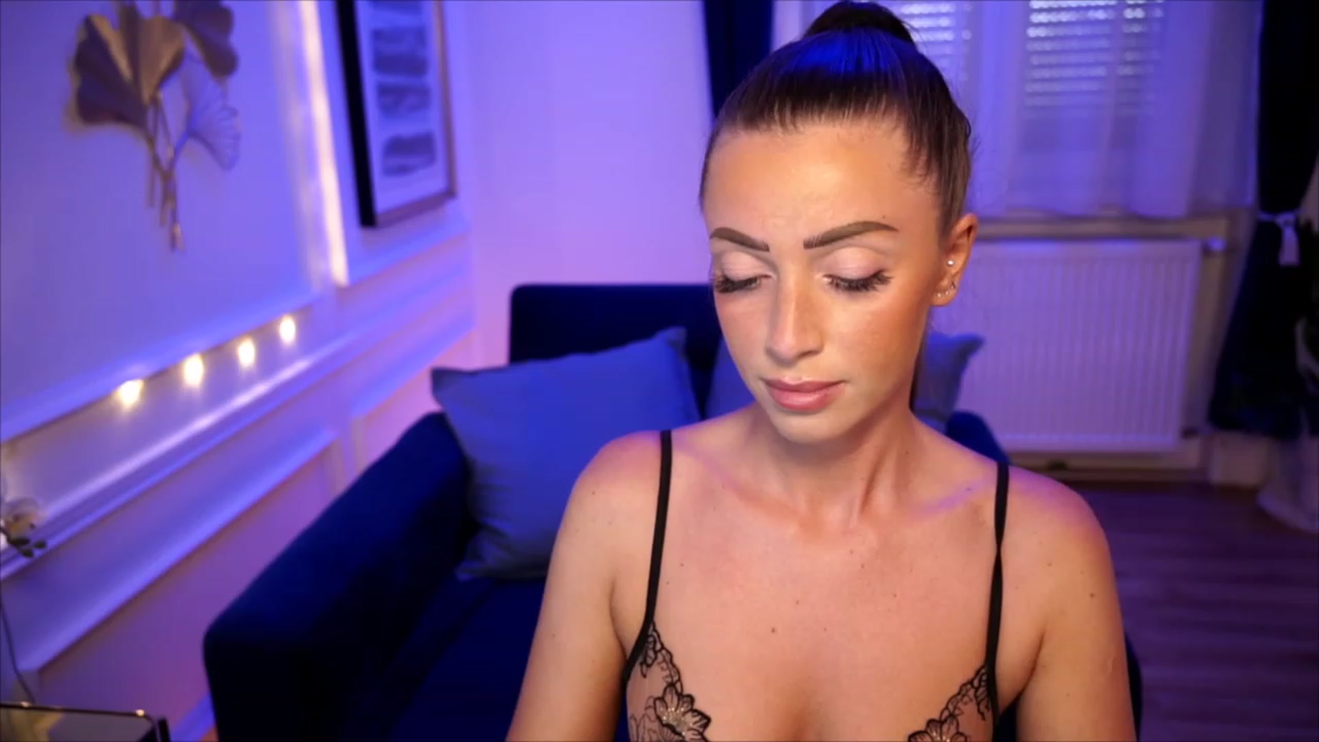 Gallery image thumbnail from emma_ruby's myfreecams stream on, 07/14/2023, 18:09 image 16 of 20
