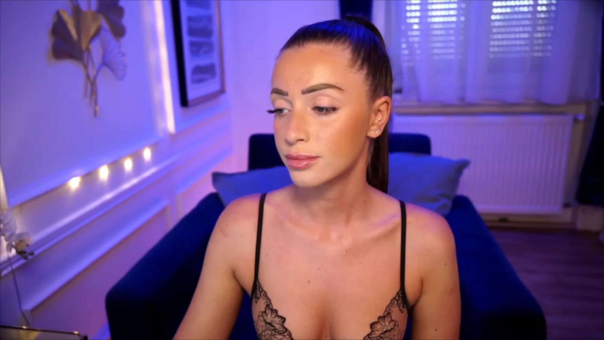 Gallery image thumbnail from emma_ruby's myfreecams stream on, 07/14/2023, 18:09 image 1 of 20