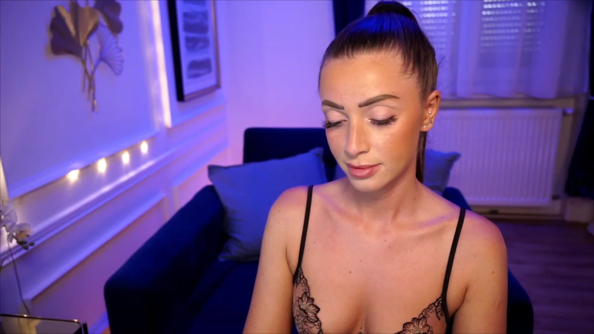Gallery image thumbnail from emma_ruby's myfreecams stream on, 07/14/2023, 18:09 image 17 of 20