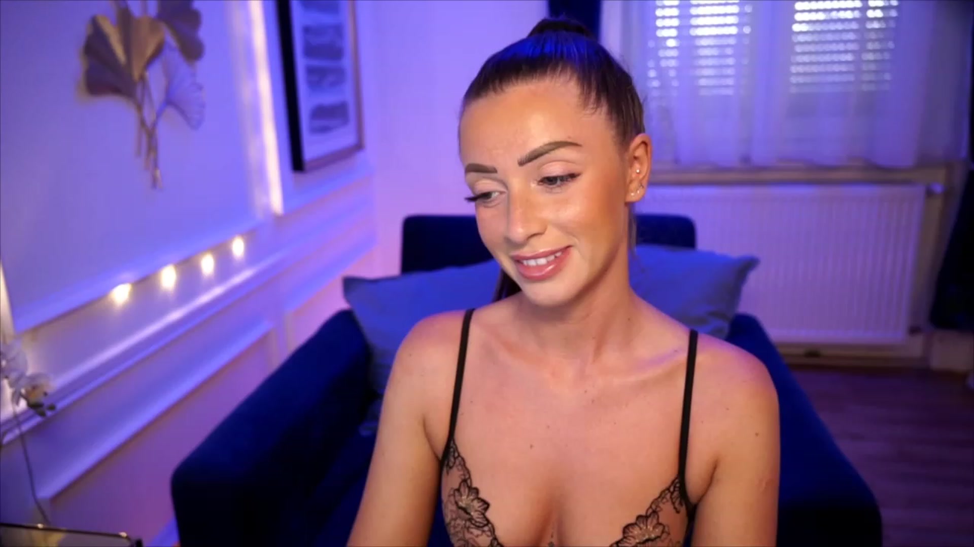 Gallery image thumbnail from emma_ruby's myfreecams stream on, 07/14/2023, 18:09 image 5 of 20