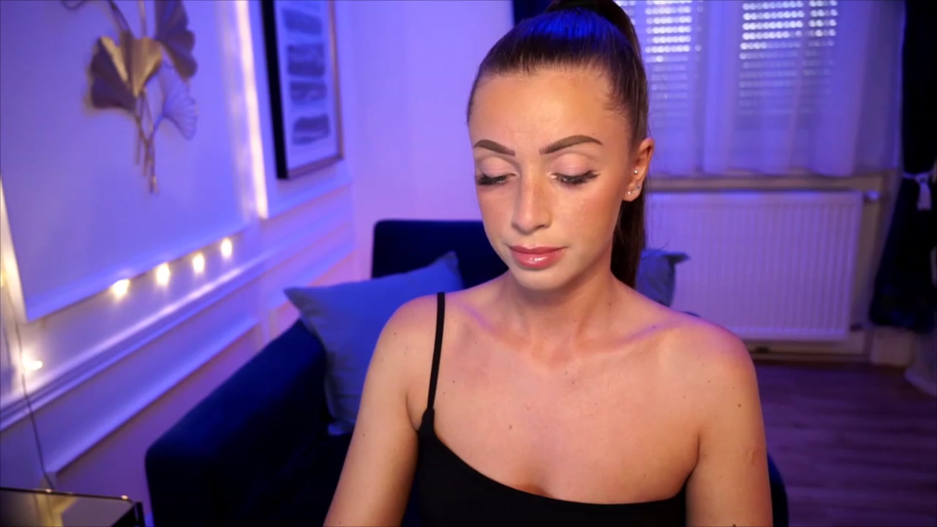 Gallery image thumbnail from emma_ruby's myfreecams stream on, 07/15/2023, 18:30 image 2 of 20