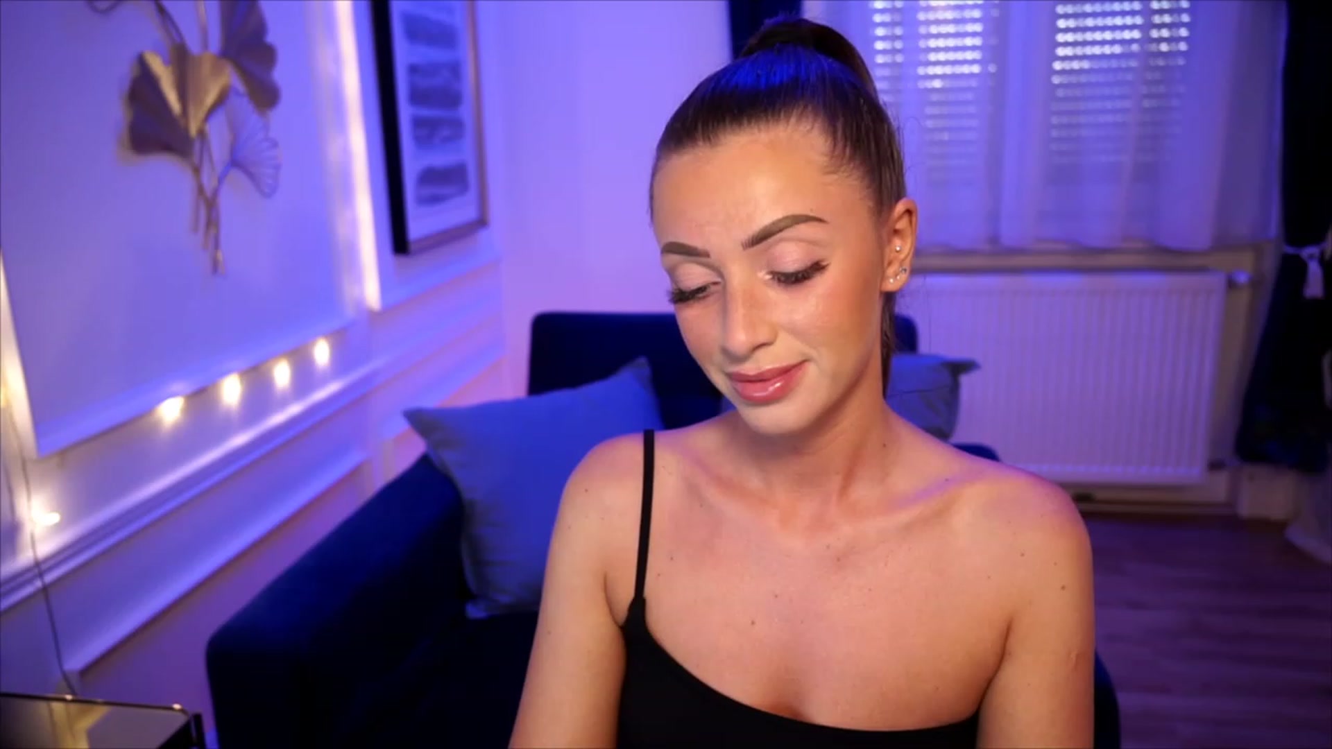 Gallery image thumbnail from emma_ruby's myfreecams stream on, 07/15/2023, 18:30 image 3 of 20
