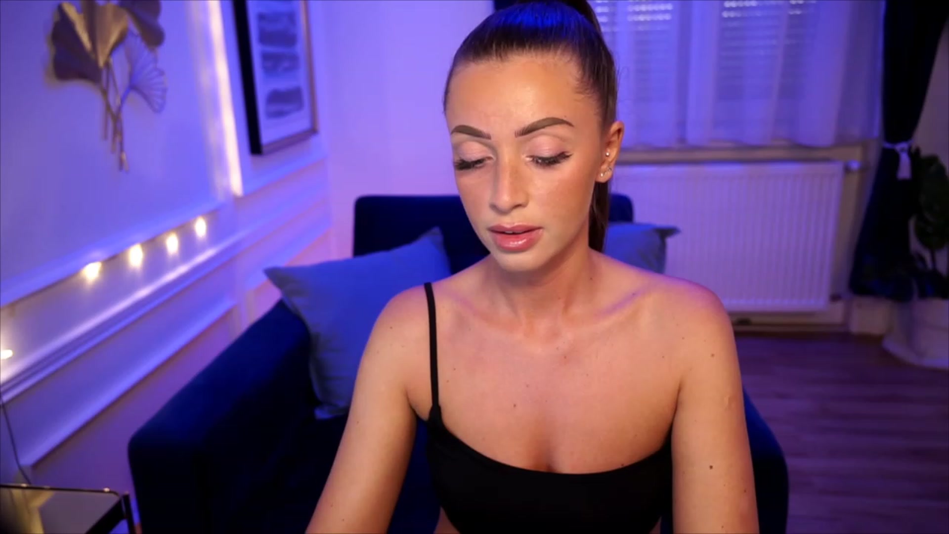 Gallery image thumbnail from emma_ruby's myfreecams stream on, 07/15/2023, 18:30 image 14 of 20
