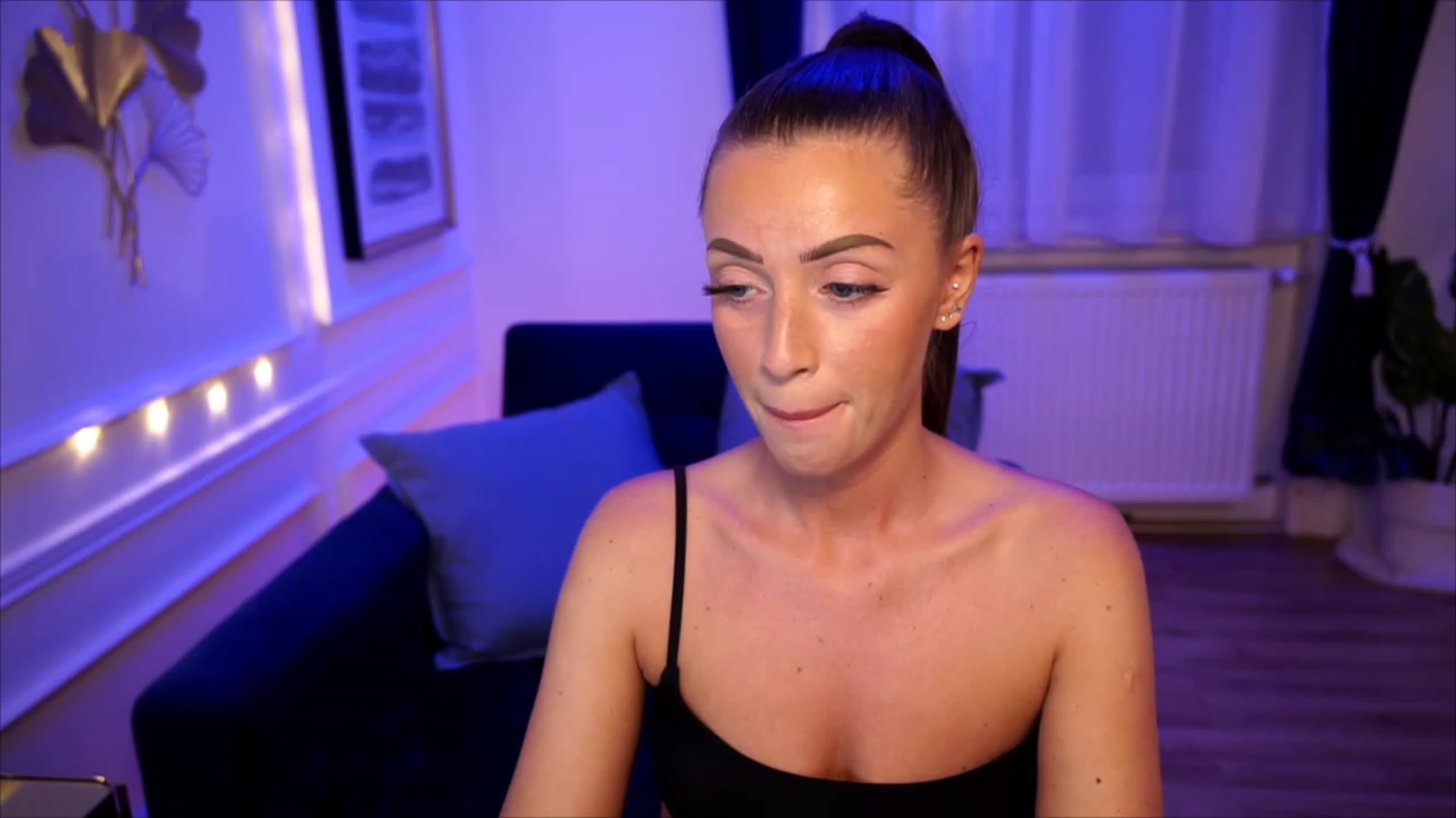 Gallery image thumbnail from emma_ruby's myfreecams stream on, 07/15/2023, 20:16 image 14 of 20