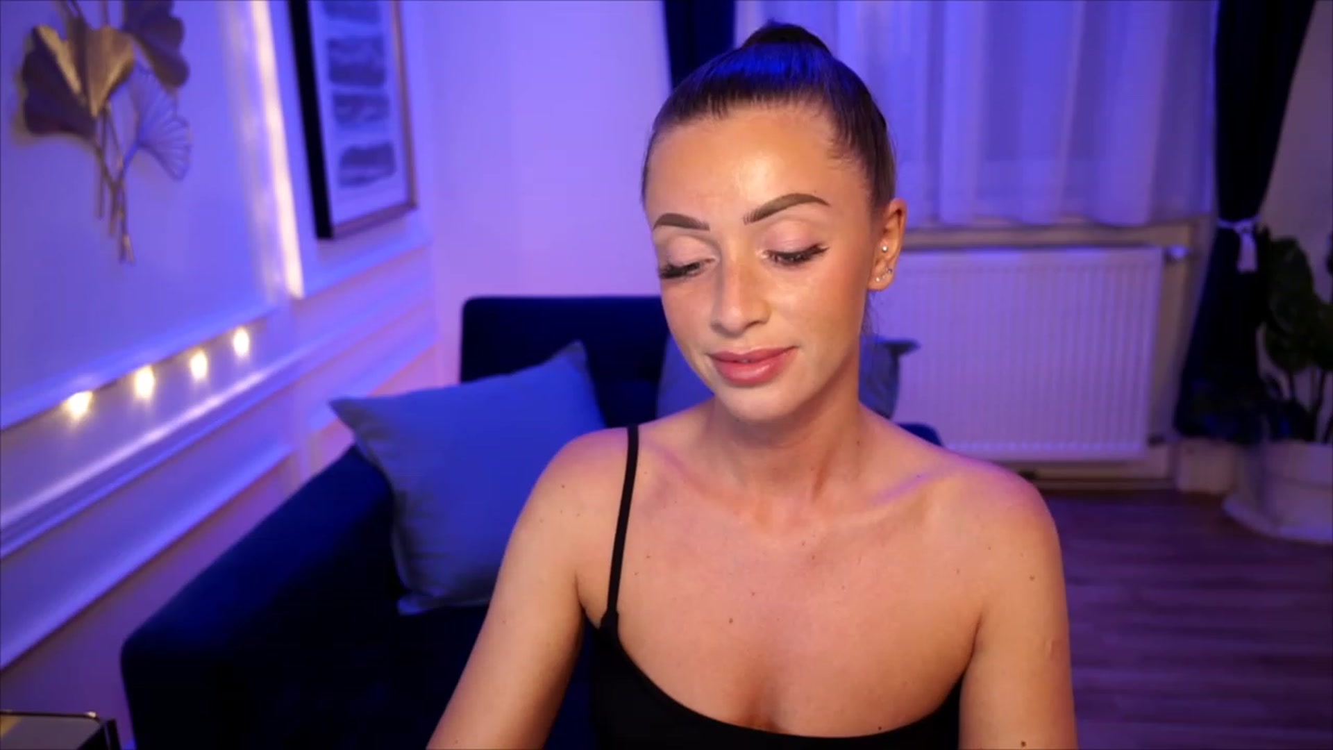 Gallery image thumbnail from emma_ruby's myfreecams stream on, 07/15/2023, 20:16 image 11 of 20