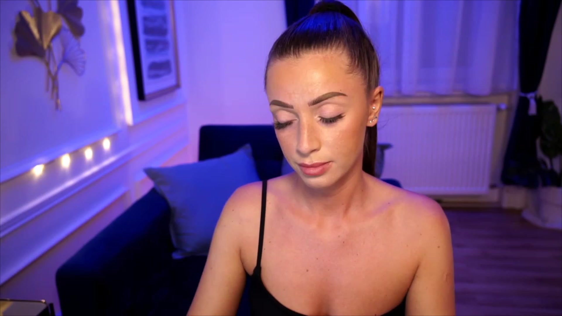 Gallery image thumbnail from emma_ruby's myfreecams stream on, 07/15/2023, 20:16 image 16 of 20