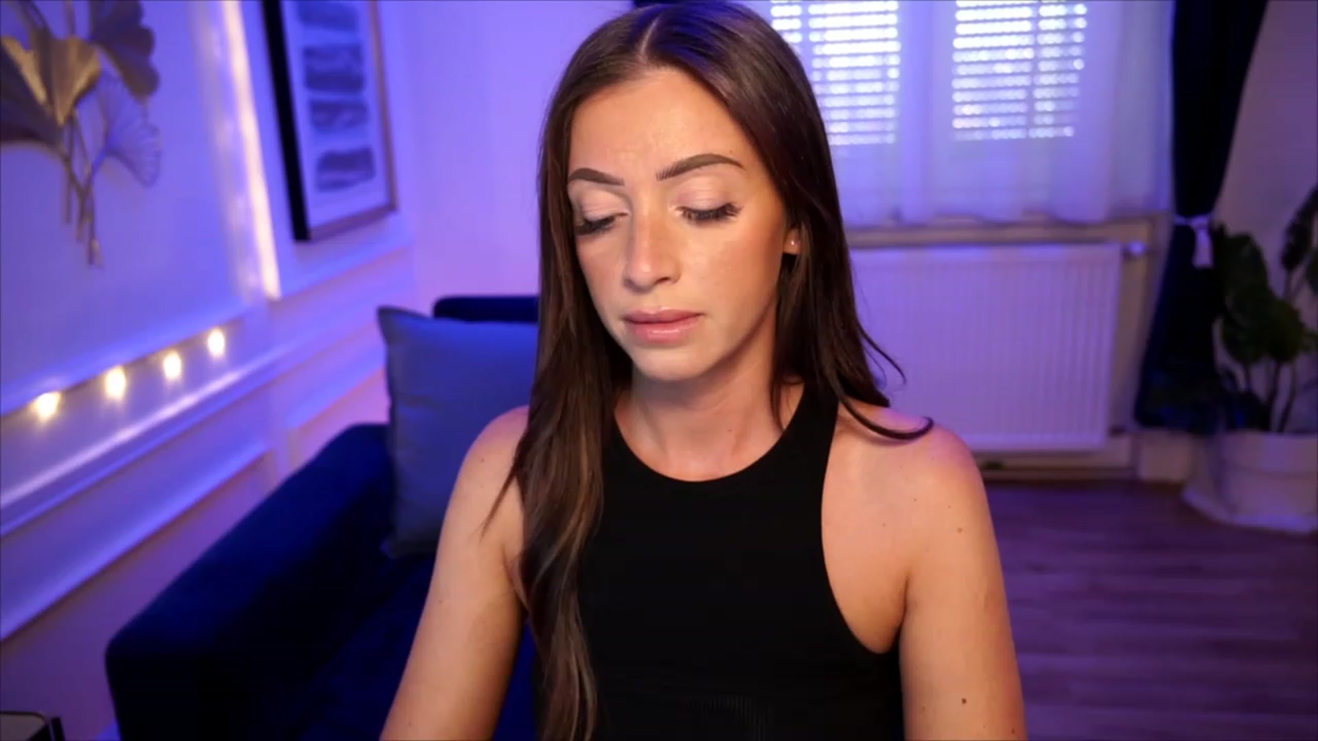 Gallery image thumbnail from emma_ruby's myfreecams stream on, 07/16/2023, 12:27 image 11 of 20