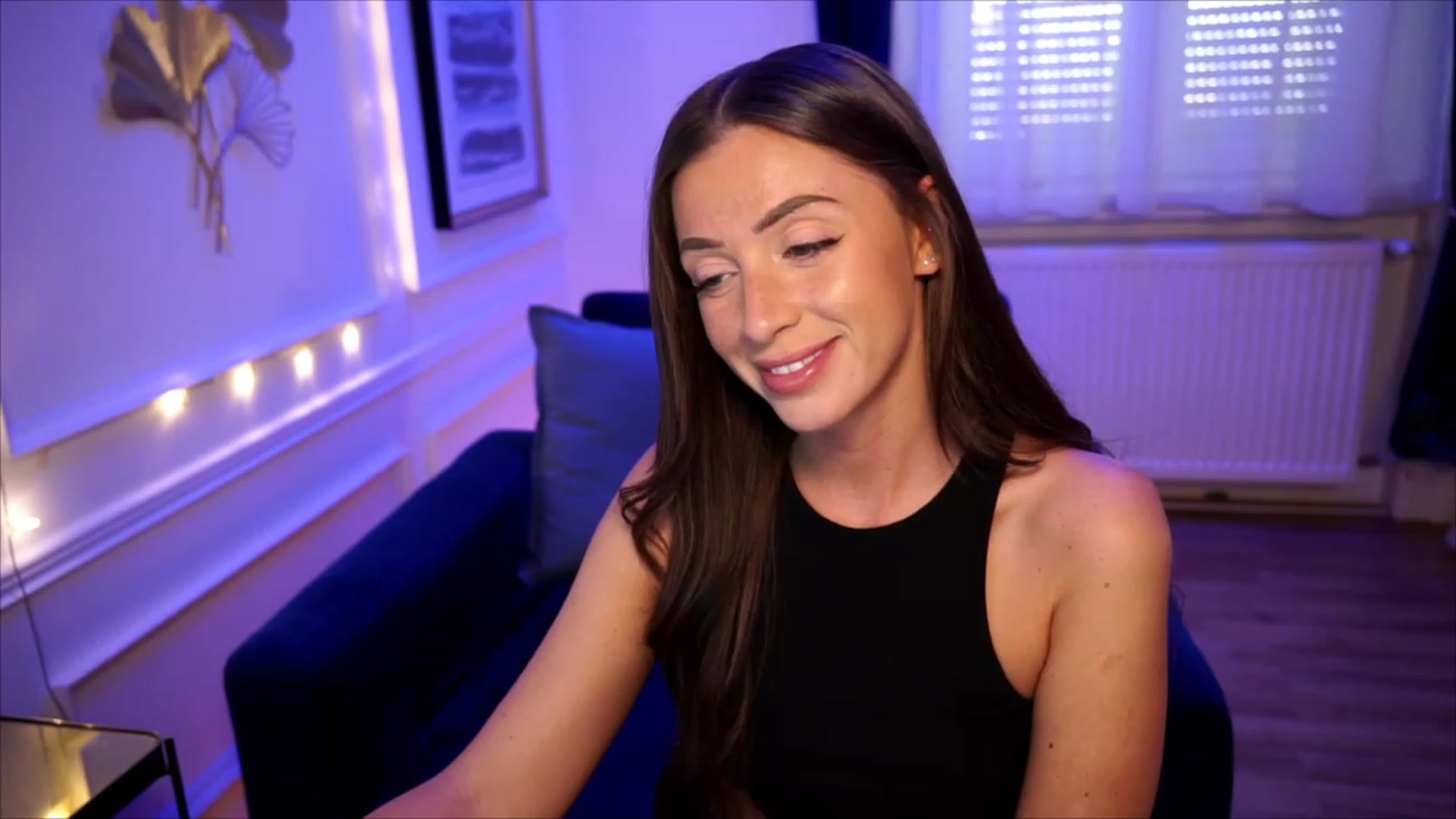 Gallery image thumbnail from emma_ruby's myfreecams stream on, 07/16/2023, 14:07 image 10 of 20