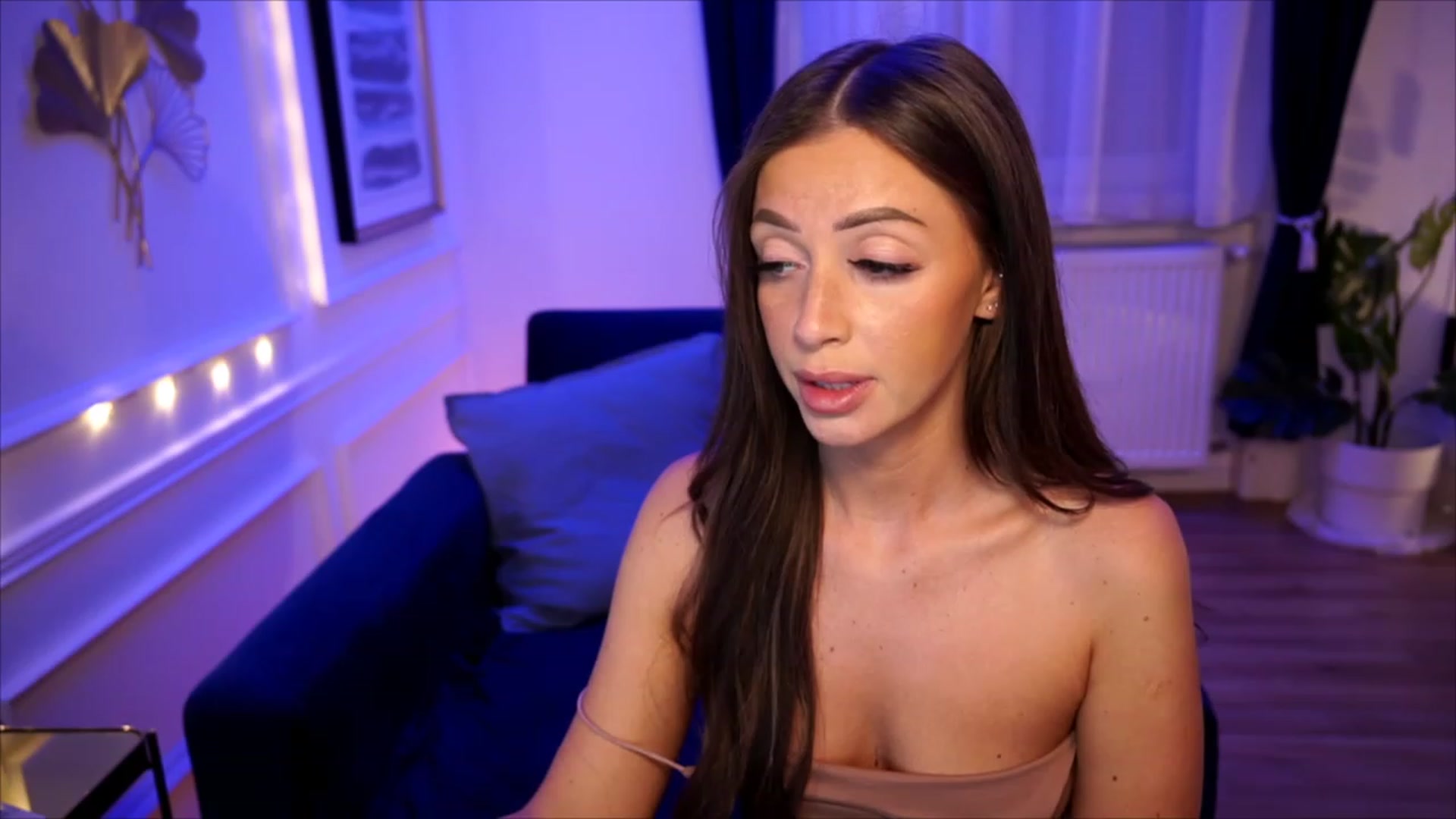 Gallery image thumbnail from emma_ruby's myfreecams stream on, 07/17/2023, 18:47 image 20 of 20