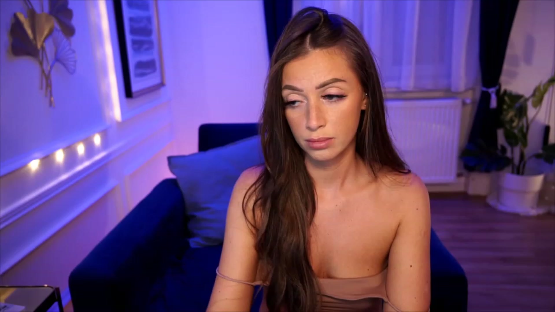 Gallery image thumbnail from emma_ruby's myfreecams stream on, 07/17/2023, 18:47 image 16 of 20