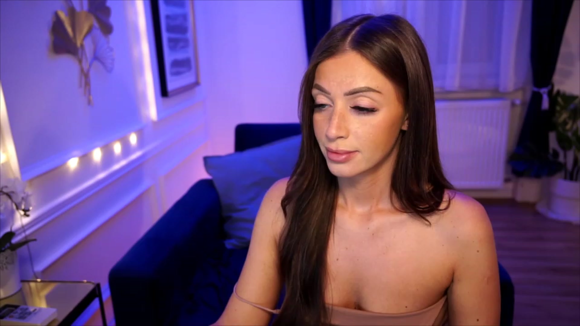 Gallery image thumbnail from emma_ruby's myfreecams stream on, 07/17/2023, 18:47 image 3 of 20