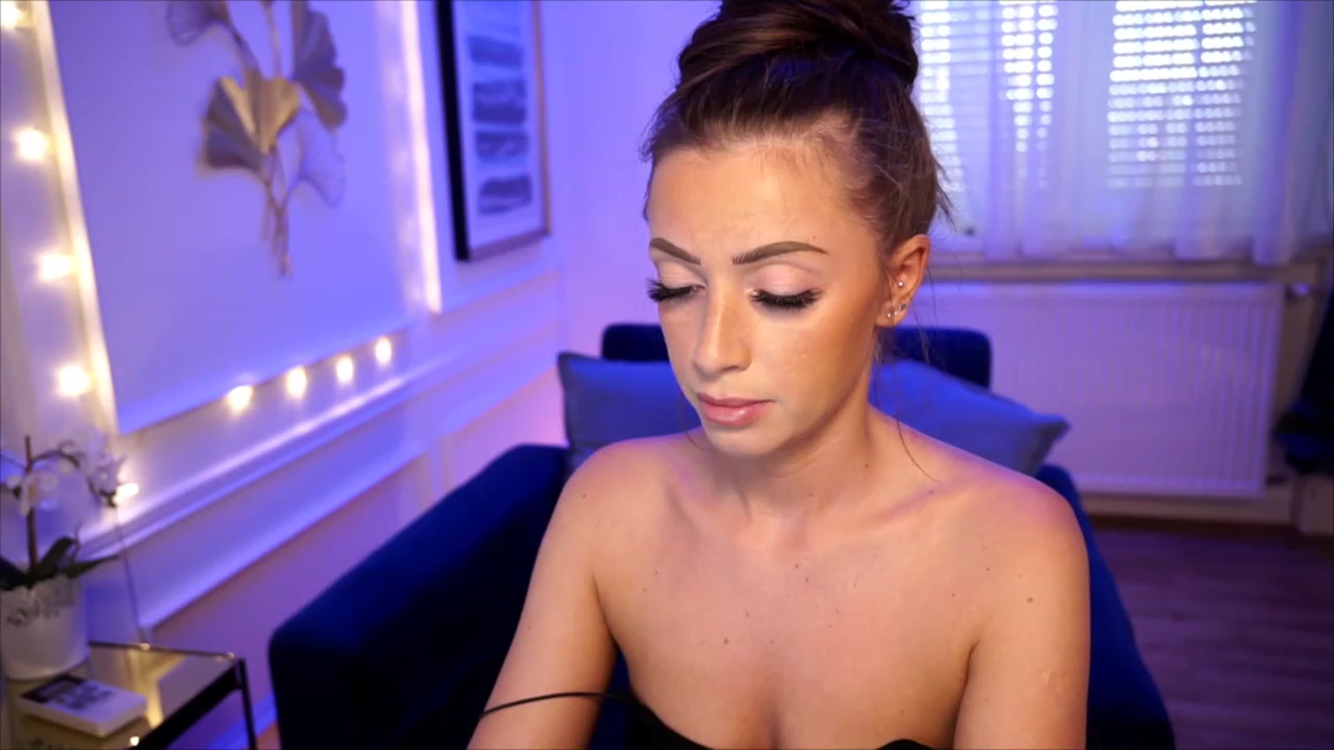 Gallery image thumbnail from emma_ruby's myfreecams stream on, 07/18/2023, 13:35 image 18 of 20