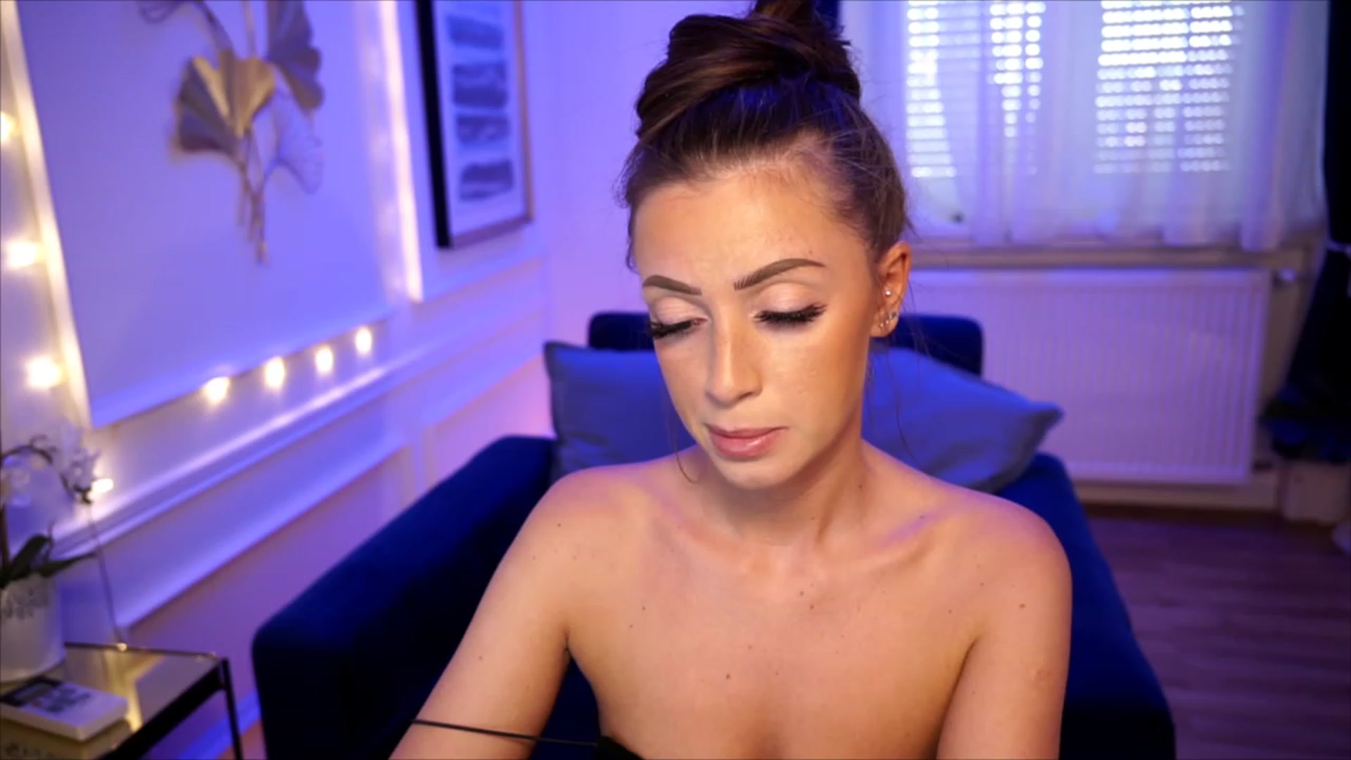 Gallery image thumbnail from emma_ruby's myfreecams stream on, 07/18/2023, 13:35 image 17 of 20