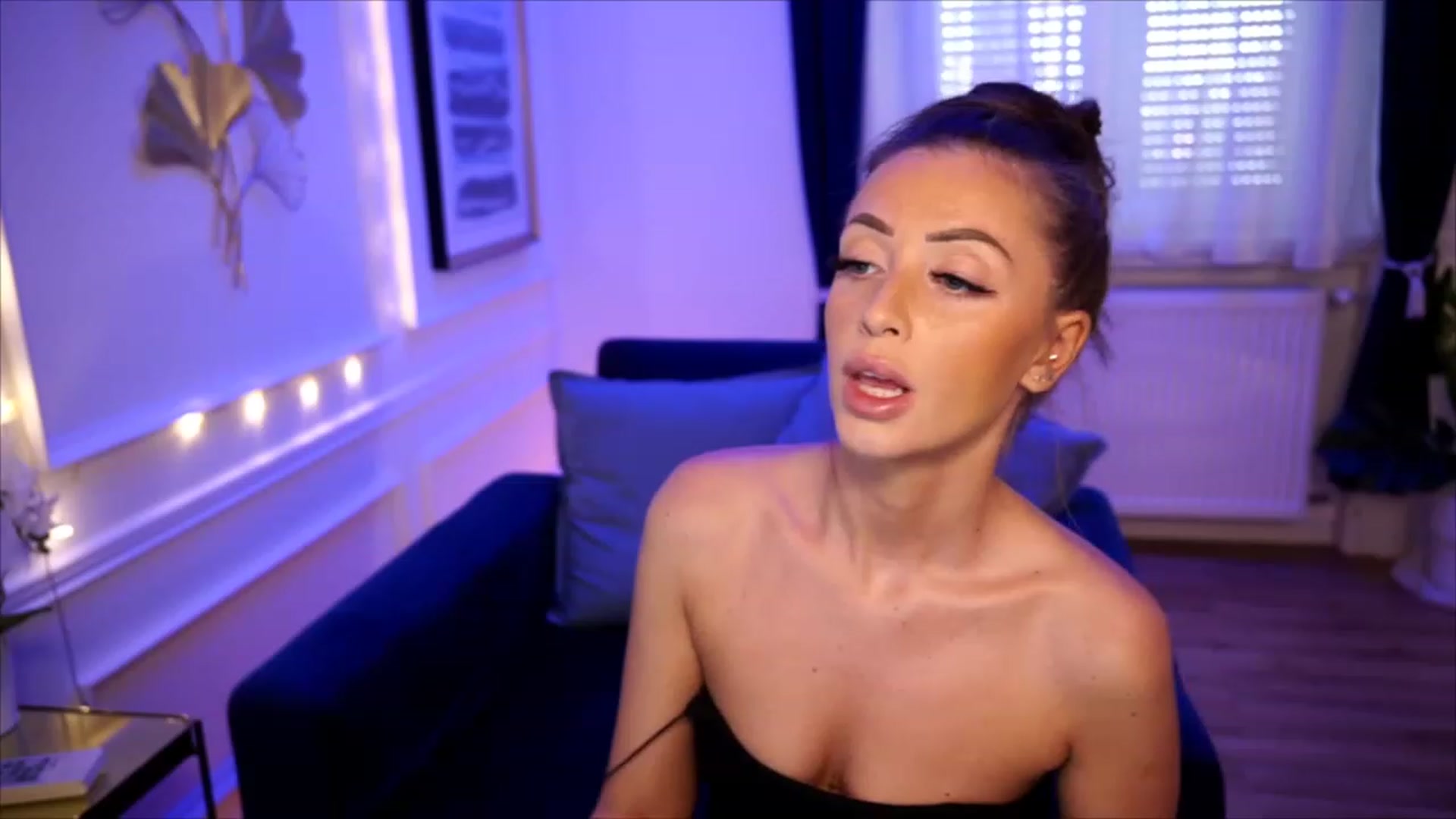 Gallery image thumbnail from emma_ruby's myfreecams stream on, 07/18/2023, 13:35 image 9 of 20
